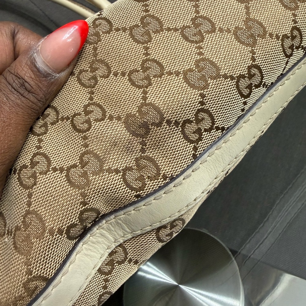 Gucci Beige and Cream Monogram Shoulder Bag - Picture 5 of 11